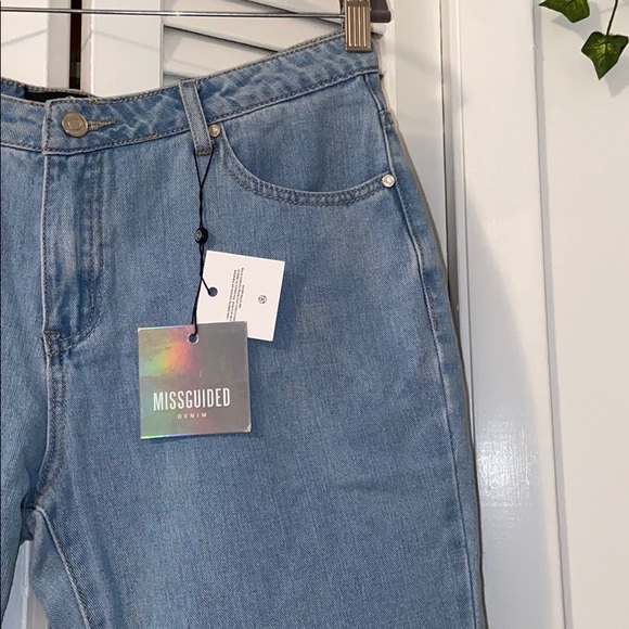 Missguided Petite Mid Rise Cropped Flare Jeans - Picture 2 of 4